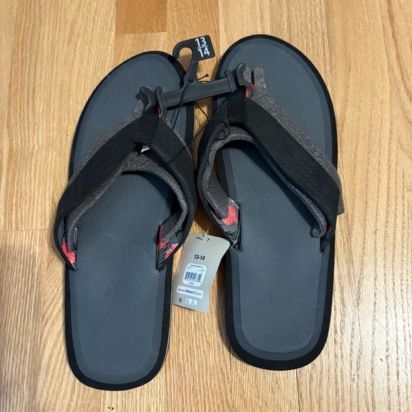 Men\'s Gray Black Flip Flop Sandals Subtle Red Accent NEW Sz 13/14 main image 4